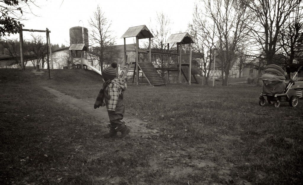 Auf dem Spielplatz umsehen